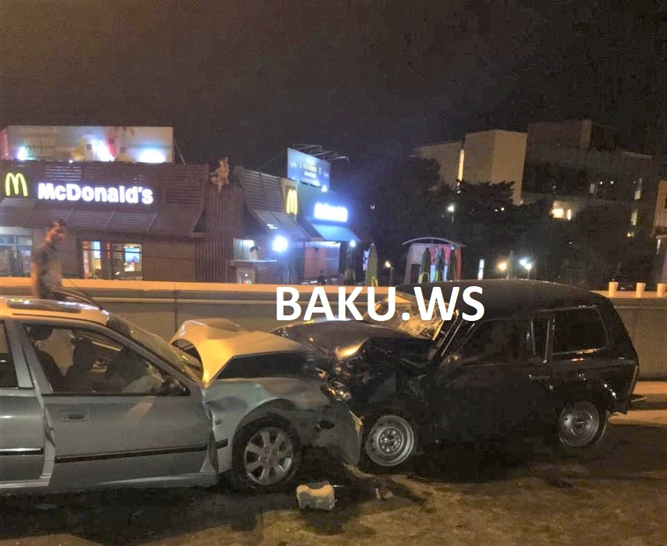 Bakıda ərəblərin olduğu avtomobil qəzaya uğradı – Yaralılar var – VİDEO
