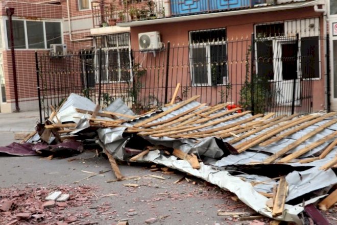 Külək dağıntılara səbəb oldu – Foto