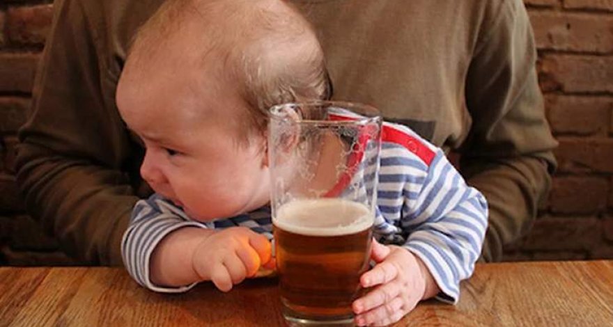 Мужчина убил новорожденного внука, в шутку напоив его алкоголем