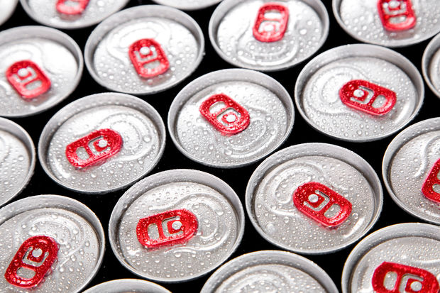 Мужчины выпили слишком много энергетических напитков и умерли