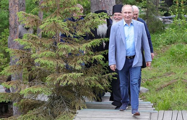Putin 61 minlik idman ayaqqabısı geyindi - FOTO
