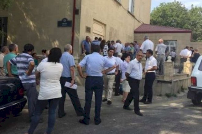 “Qaçqınkom”a ittiham: Mənzili pulla satırlar - Video