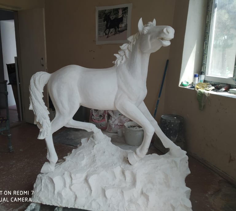 Qarabağın Dilbaz atlarının dünya miqyaslı şedevr heykəli satılır – CƏMİ 3000 MANATA (FOTOLAR)