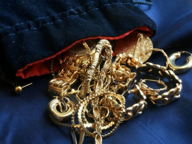 Золото нации: в Баку в кражах драгоценностей подозревают соседа и коменданта дома