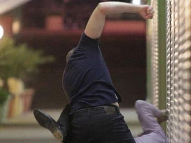 Bakıda avtobus sürücüləri arasında əlbəyaxa dava - Sərnişinlər düşürüldü