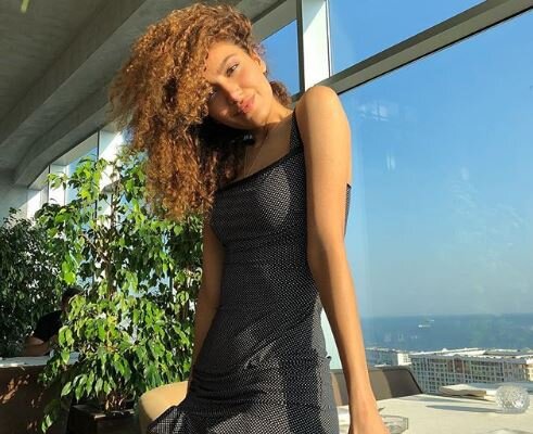 Bakirəliyini satan Məhbubənin otel otağından biabırçı görüntüsü yayıldı - FOTO