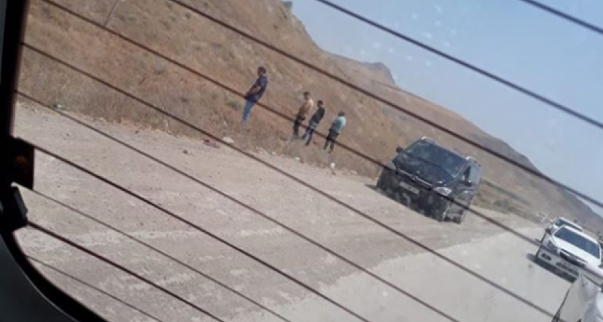 Арабы прилюдно справляют нужду в Азербайджане - ФОТО