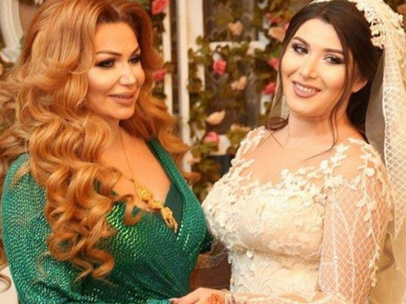 Könül Kərimova yeni doğulan nəvəsinin üzünü gizlətdi - FOTO