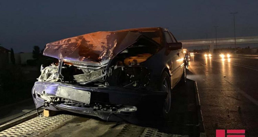 В Баку произошло ДТП, есть пострадавшие