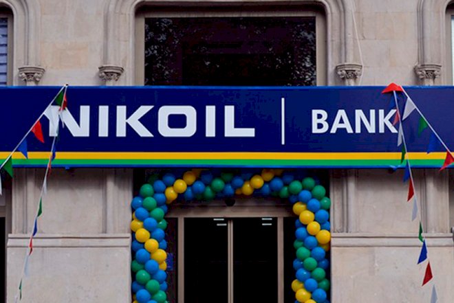 Məşhur bank təcrübəyə gəlmiş tələbələrə buklet payladır - Yenilənib