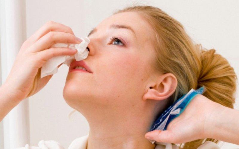 Burundan qan açılanda necə kəsək? - 5 dəqiqəyə qanaxmanı dayandıran üsullar