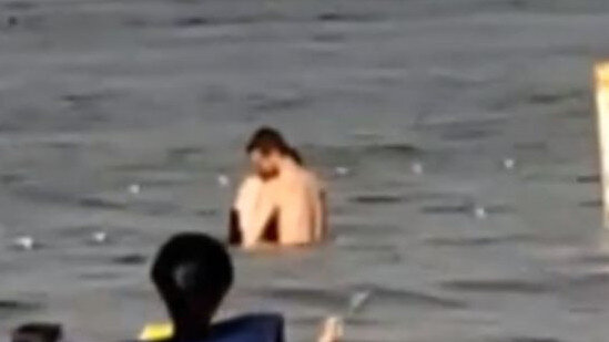 Çimərlikdə cinsi əlaqəyə girdilər - İşə polis qarışdı + FOTO