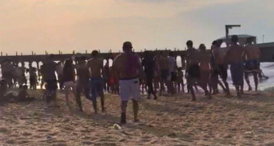 На пляже Бильгя утонули два купальщика - ВИДЕО