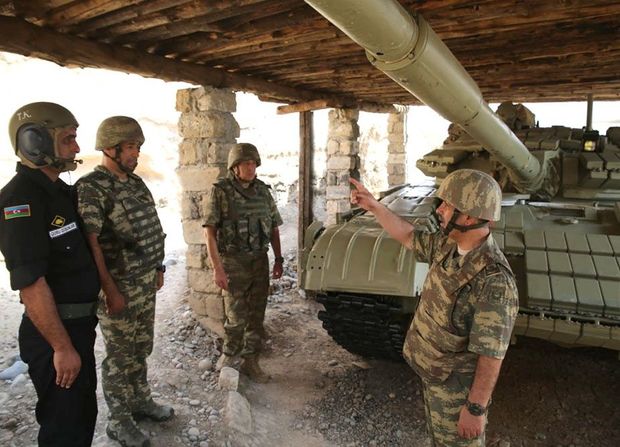 Zakir Həsənov cəbhəboyu zonada - VİDEO