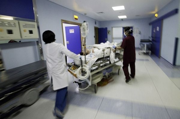 Prezident təcili xəstəxanaya yerləşdirildi - FOTO