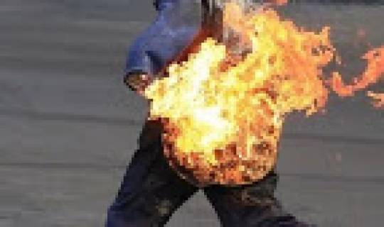 İcra başçısının müavinini camaatın gözü qarşısında benzinləyib yandırdılar...