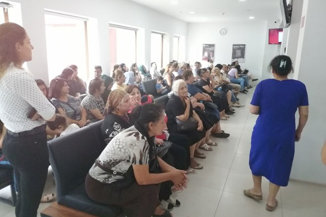 Bura bankdır, yoxsa vağzal? – Kapital Bankın filialından fotofakt