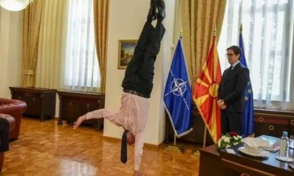İsrail səfirindən Makedoniya prezidentinə idman şousu — FOTO