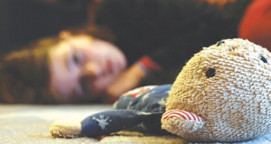 В Баку разыскивается мужчина, избивший 5-летнюю девочку