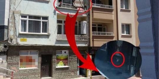 2-ci mərtəbədən yıxılan uşağı paltar ipi xilas etdi - VİDEO