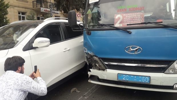 В Гяндже произошла цепная авария с участием автобуса - ФОТО