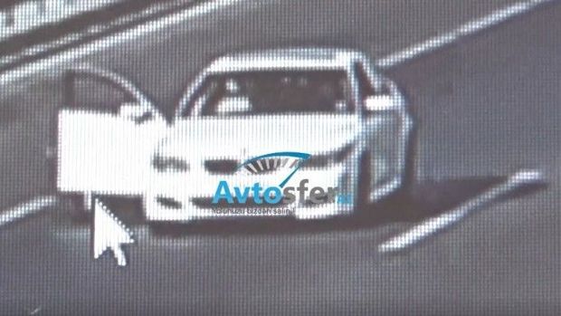 Aeroport yolunda qız özünü “BMW”dən atdı - VİDEO