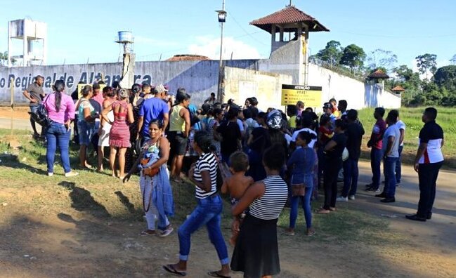 57 nəfərin qətlə yetirildiyi həbsxanada DƏHŞƏT - Başlarını kəsib, top əvəzi... - +16 FOTO