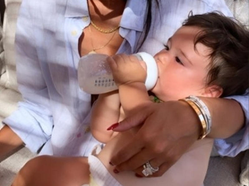 Arda Turanın xanımı oğlu ilə tətildə - FOTO