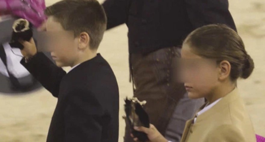 В Испании детей заставили издеваться над быками