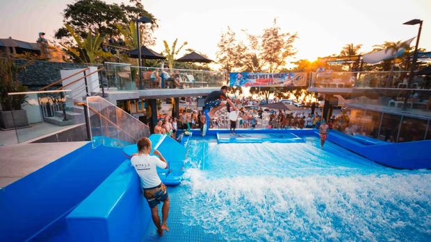 Çində süni dalğa 44 nəfərə xəsarət yetirdi - VİDEO