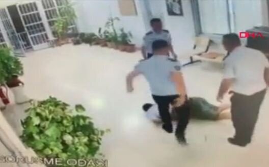 DƏHŞƏT: Polis turisti VƏHŞİCƏSİNƏ döydü - FOTO