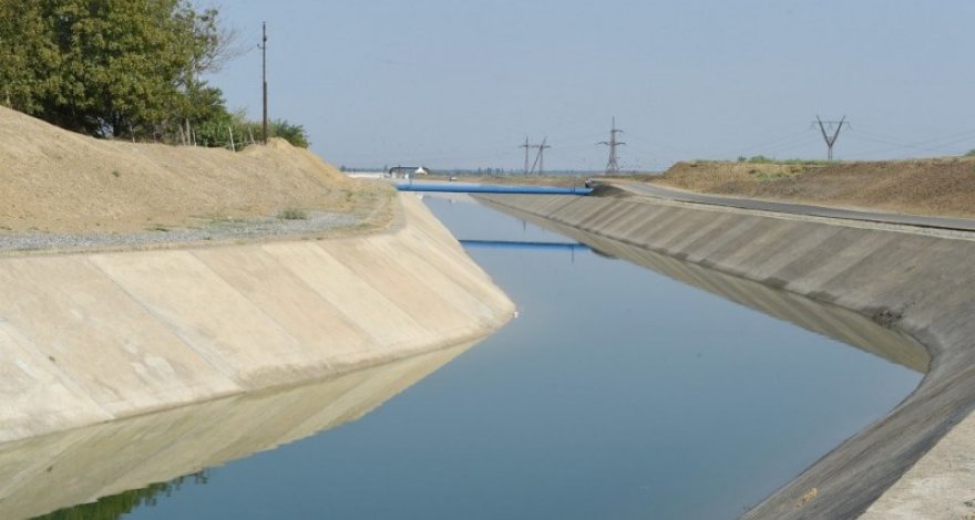 В Шамкире мужчина упал в канал