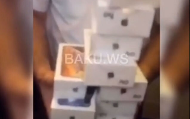 В туалете самолета AZAL обнаружено 18 телефонов iPhone - ВИДЕО