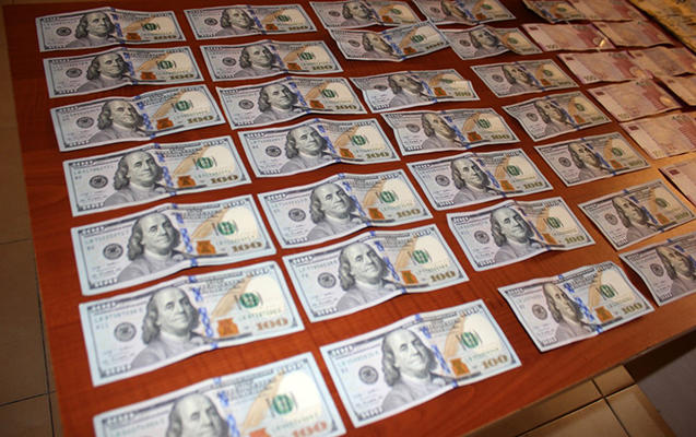 18 yaşlı oğlu atasının 47 min dollarını oğurladı - Azərbaycanda