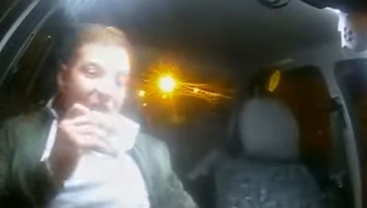 Yol polisi ilə sürücü arasında İNANILMAZ QALMAQAL - Gözü önündə... / VİDEO