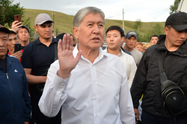 Sabiq prezident xüsusi təyinatlılara belə təslim oldu - VİDEO