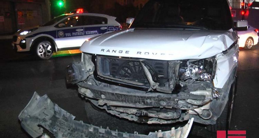 «Range Rover» устроил серьезное ДТП в Баку - ВИДЕО