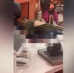 Əvvəl arvadını öldürdü daha sonra cəsədini qucaqlayıb ağladı - ŞOK VİDEO