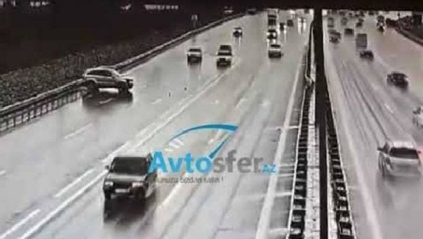 Yağışdan sonra Bakıdakı qəzalar – Video