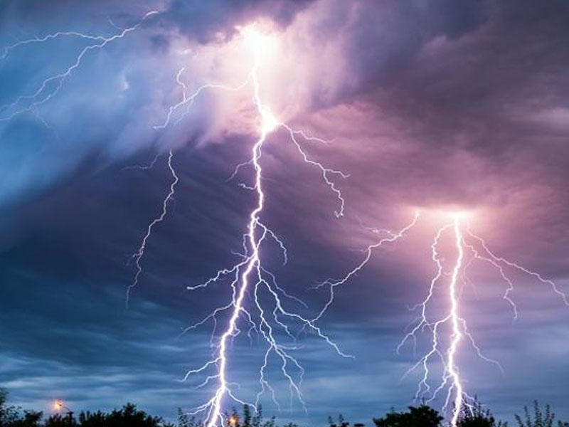 İldırım vuran adamın bədənində nə baş verir? - Həkim açıqladı