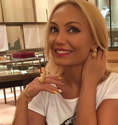 Nura illər öncə çəkilən yarıçılpaq FOTOsunu paylaşdı - Əxlaqsızın böyüyüdür
