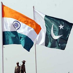Pakistan Hindistan ilə sərhəd ərazilərə hərbi texnika yerləşdirir