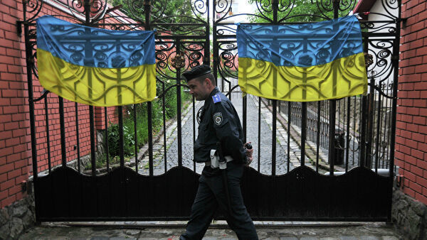 Rusiyalı diplomatı Ukraynadan qovdular