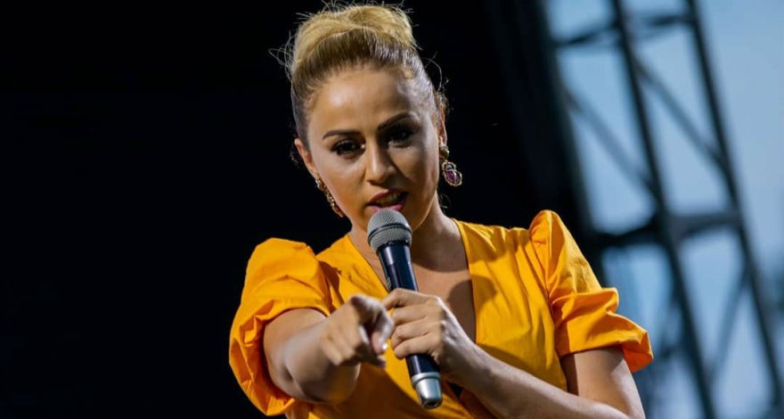 На засветившуюся в декольте Розу Зяргярли обрушилась критика - ВИДЕО