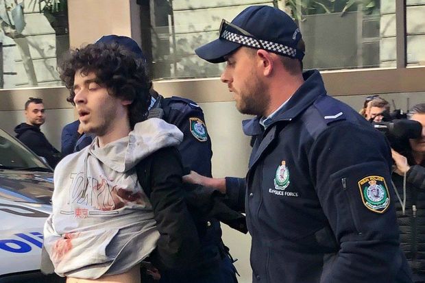 В Сиднее юноша c ножом напал на прохожих - ВИДЕО