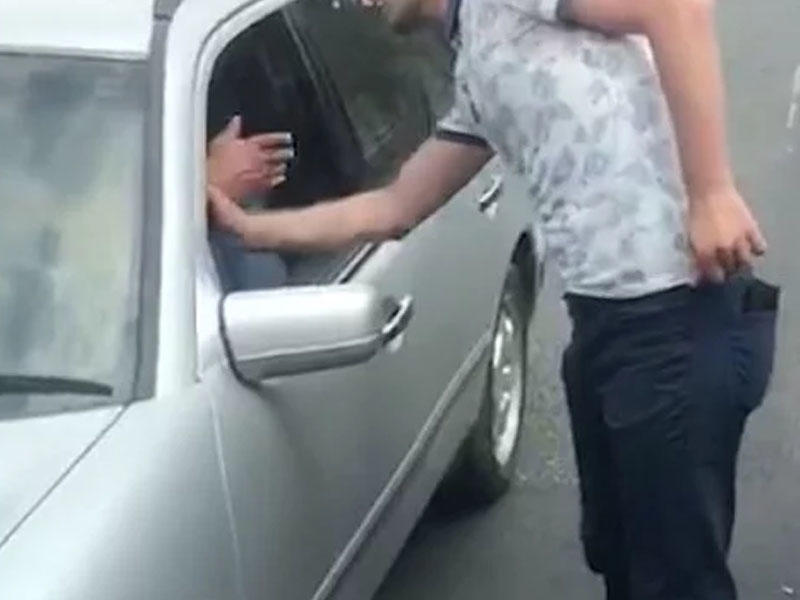 Bakıda qəribə hadisə - Sürücü 40 dəqiqə tərslik edib hərəkəti iflic etdi