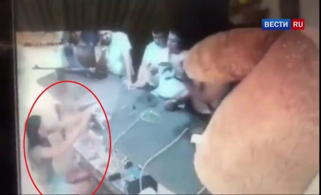 Əyləncə mərkəzində baş vermiş biabırçı hadisə kameraya düşdü+VİDEO