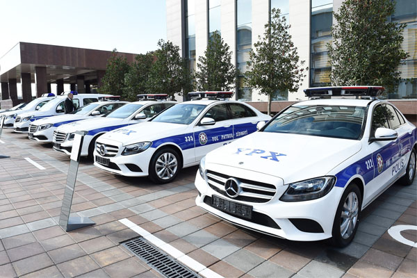 Yol polislərimizə yeni formalar verildi (FOTOLAR)