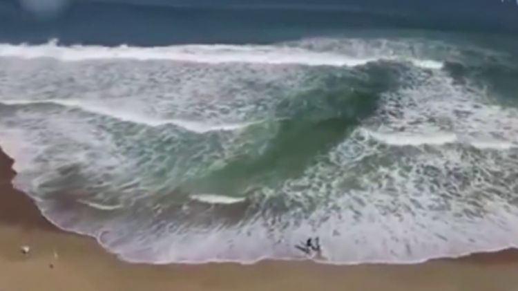 MÜTLƏQ OXUYUN: Çimərlikdə batmağın səbəbi BU İMİŞ! - VİDEO