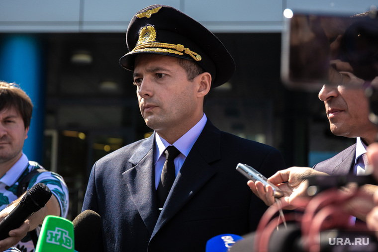 Путин присвоил звание Героев России пилотам самолета, севшего в кукурузном поле - ВИДЕО